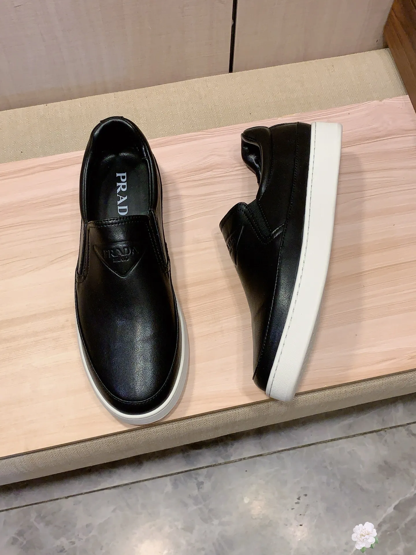 Men's Men's Shoes💰442💰💰🎩🎩[Lightning][Lightning] "PRADA*" The latest and most popular casual shoes, top brand [seduce] luxury ~ purchasing agency, top quality ~. [Strong] The upper is made of imported breathable cowhide with material ➕ breathable sheepskin feet (•) and fine workmanship. The original stylish and stylish soft rubber wear-resistant and non-slip outsole is light and comfortable on the feet. The real thing looks better when photographed. b66: code: 38-44, 4️⃣ colors selected